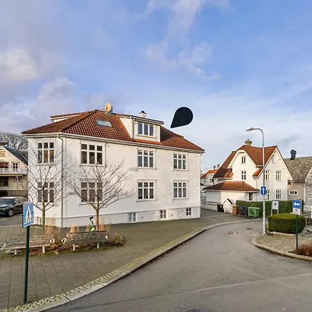 Asanzo Historic Attic-traditional Norwegian & Warm Indian Hospitality * Stavanger